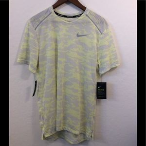 NWT Men’s Nike Running Top SZ Medium